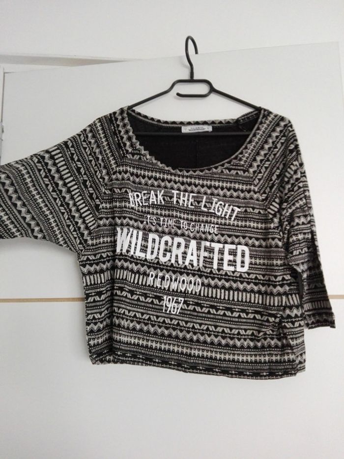 Tee shirt court noir et gris imprimés ethniques Pull&bear - photo numéro 3
