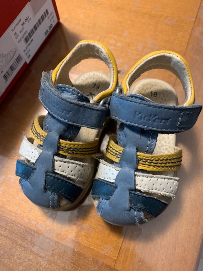 Sandale Kickers taille 19 - photo numéro 2