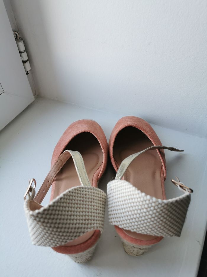 Sandales taille 37 - photo numéro 2