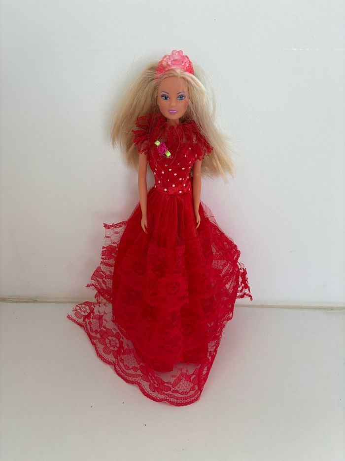 Barbie robe rouge