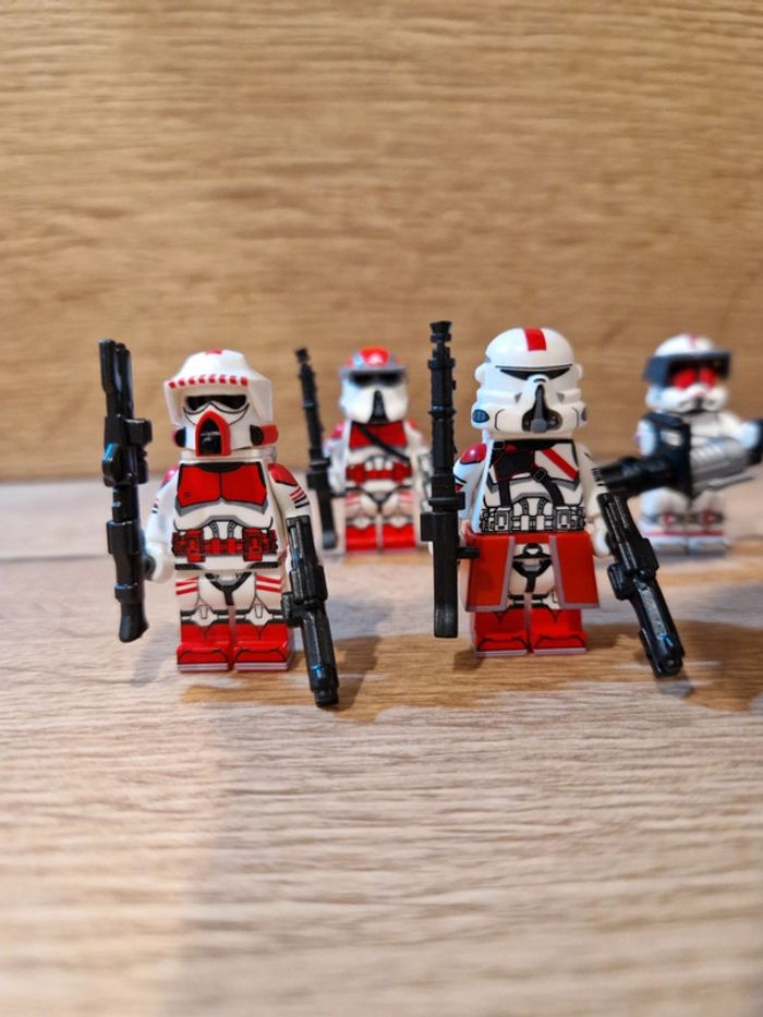 Figurines type lego Escouade de 8 clones de Coruscant dont le commandant Fox star wars - photo numéro 4