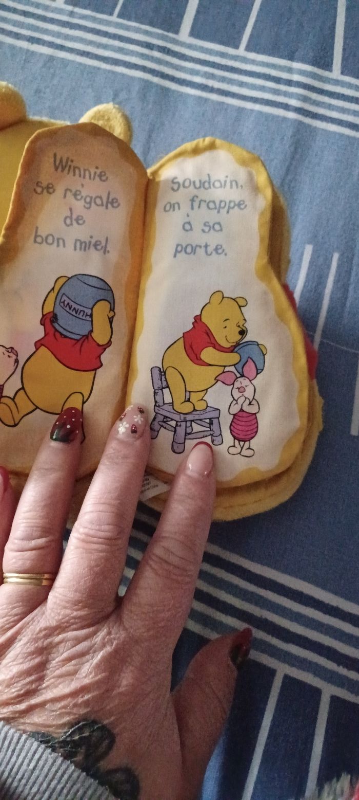 Très belle petite peluche livre Winni l'ourson - photo numéro 4
