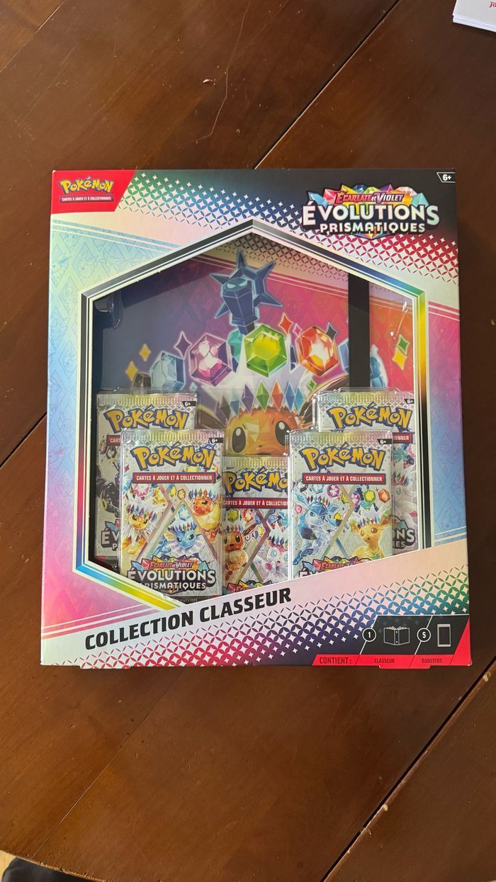 Coffret classeur évolution prismatique EV8.5 FR Pokémon