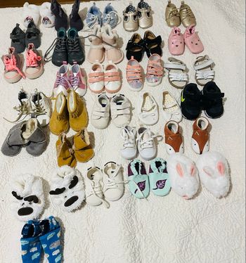 Lot de chaussures bébé 