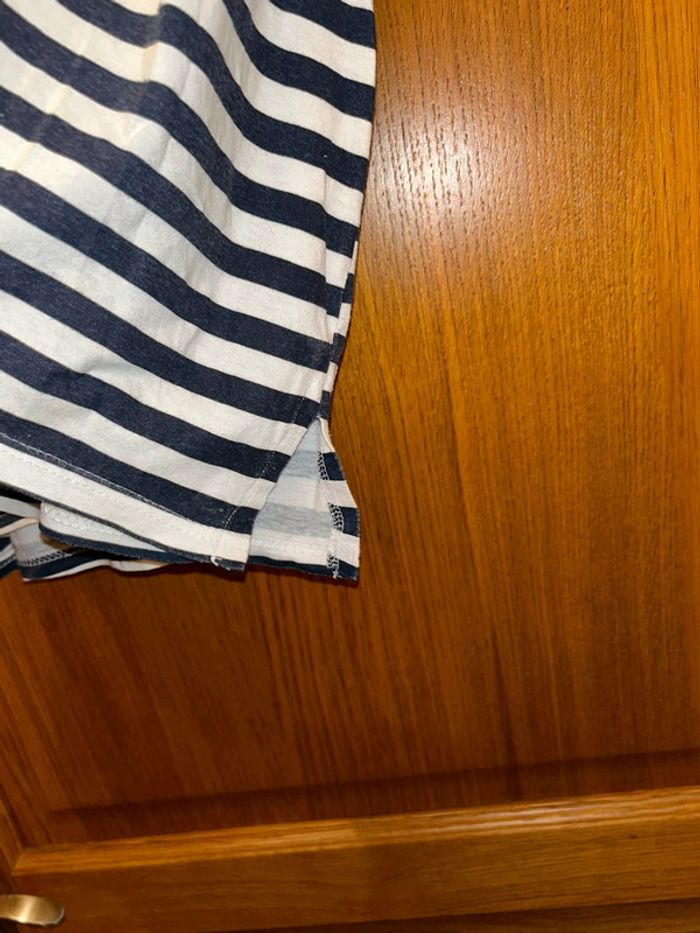 T-shirt à ligne bleu marine et blanche - photo numéro 2