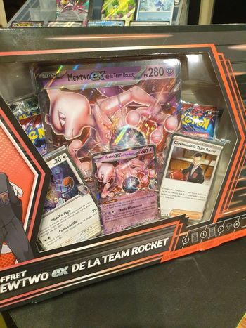 Coffret mewtwo ex de la team rocket