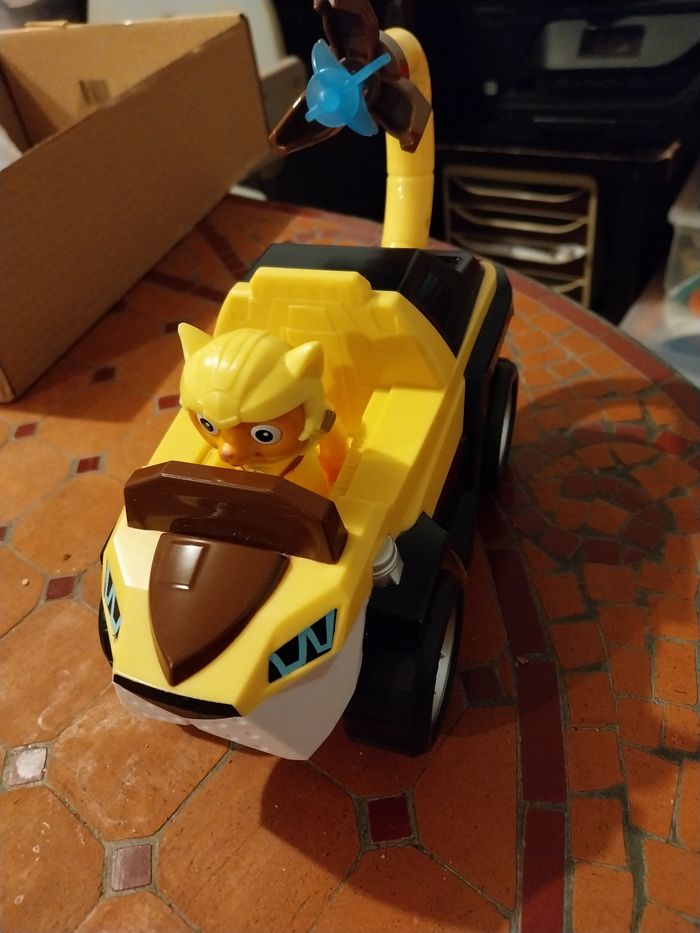 Véhicule leo pat patrouille avec personnage