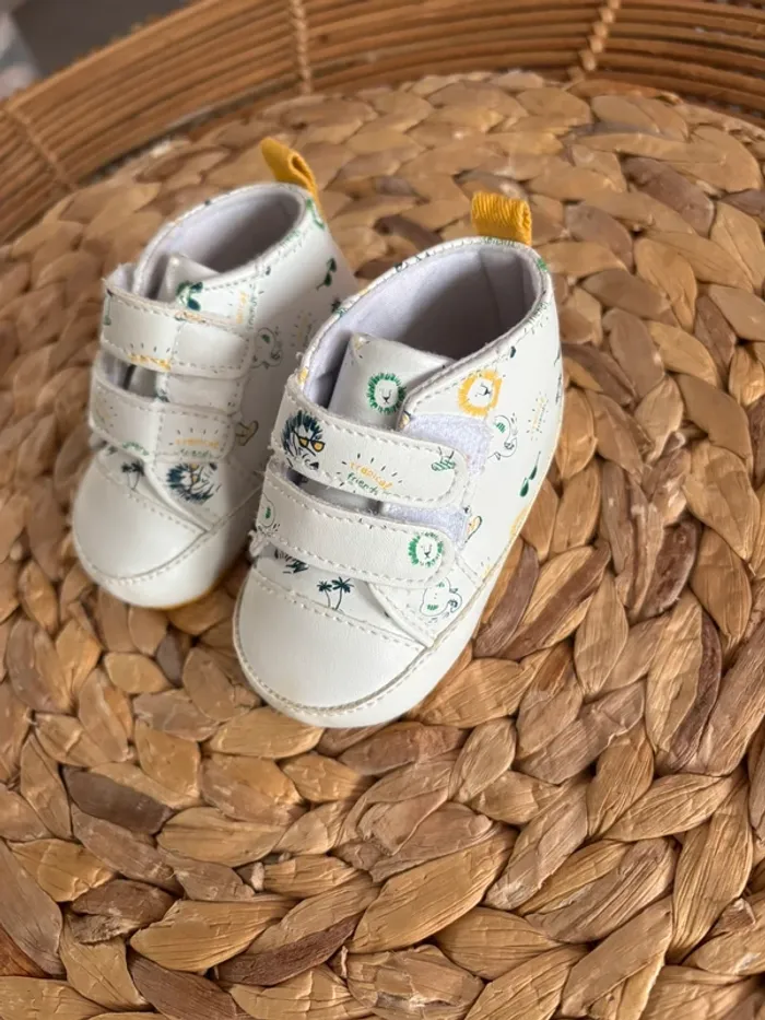 Paire de chaussure gemo taille 3-6 mois