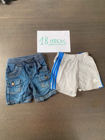 Lot de 2 shorts taille 18 mois