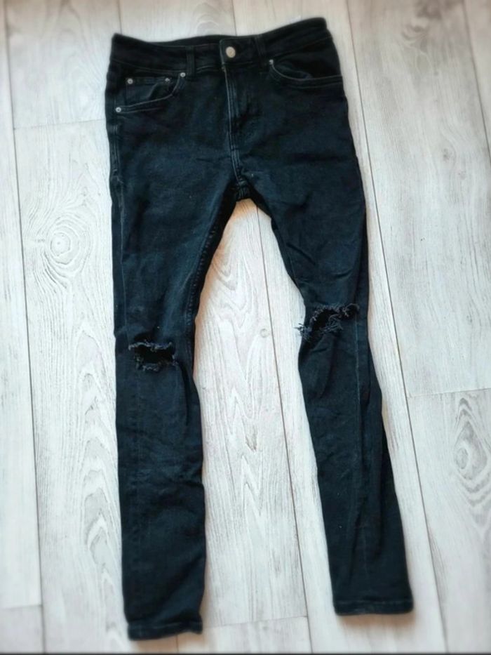 Jean Bershka Homme 36 – slim destroy noir – effet déchiré aux genoux – look streetwear moderne