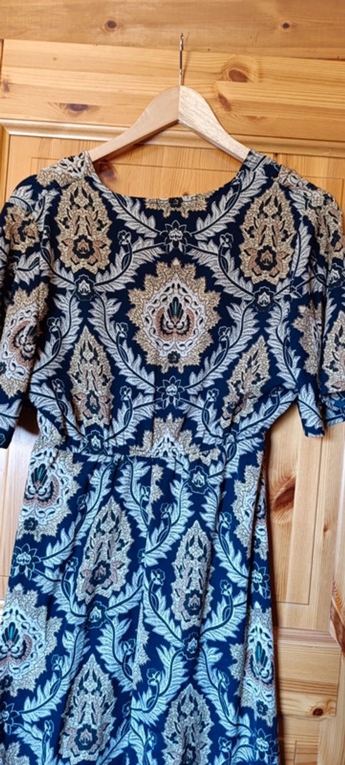 Robe longue à motif vintage / baroque - photo numéro 6