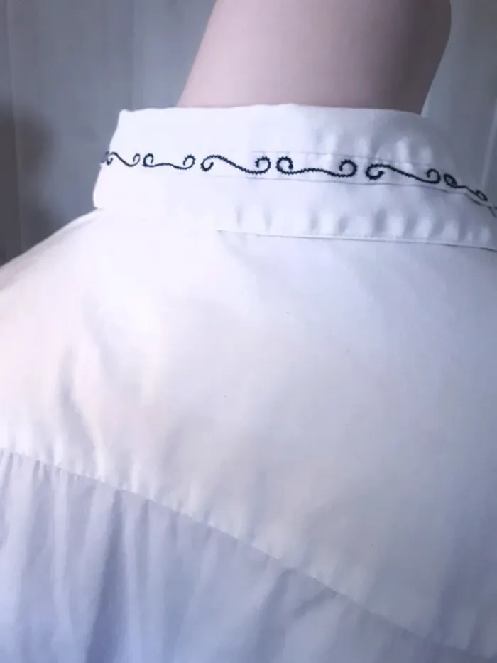 💭 Chemise blanche brodée noir 44 - photo numéro 2