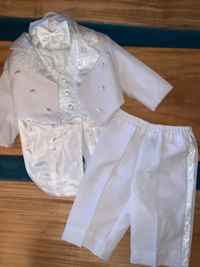 Smoking queue de pie costume blanc 5 pièces taille 12 mois