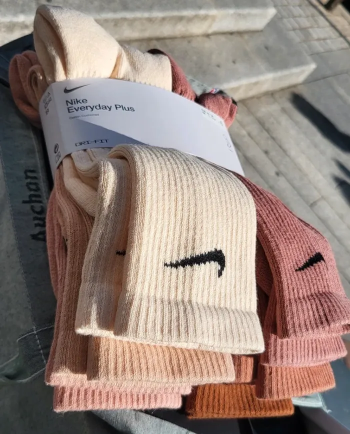 Lot de 6 paires de chaussettes Nike neuf taille 46-50 (x2 lot) - photo numéro 2