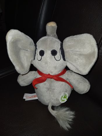 Éléphant peluche