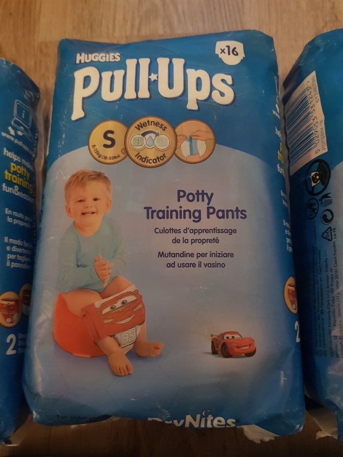 Couches culottes huggies taille S - photo numéro 2