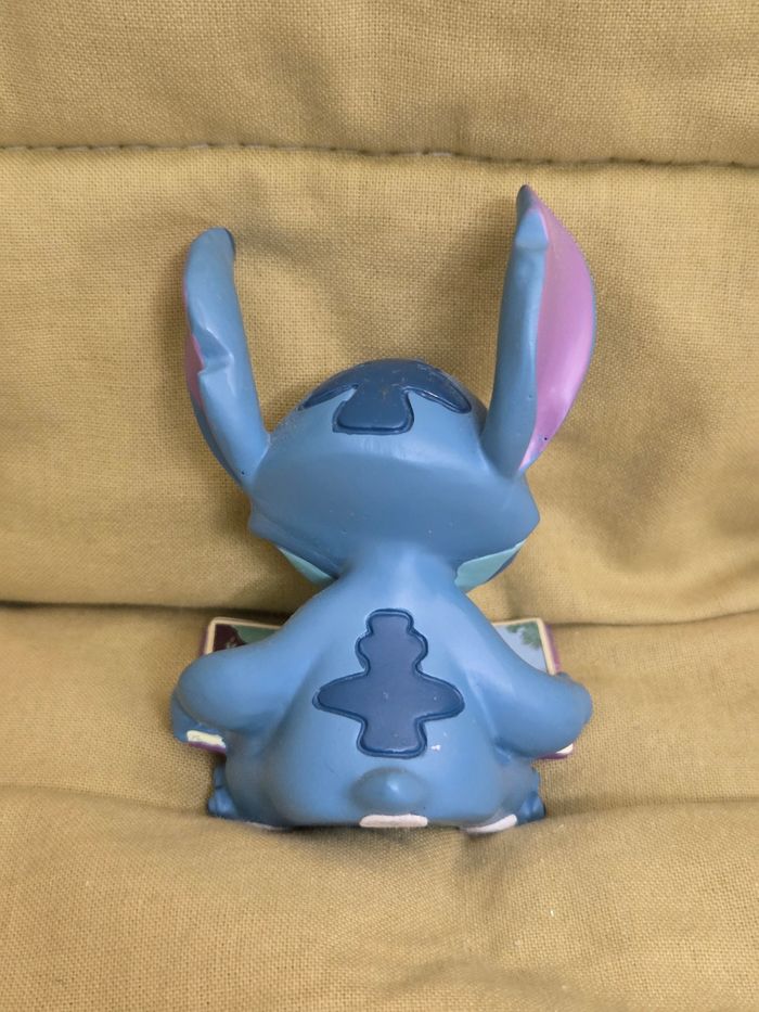 Figurine de stitch lisant un livre - photo numéro 5