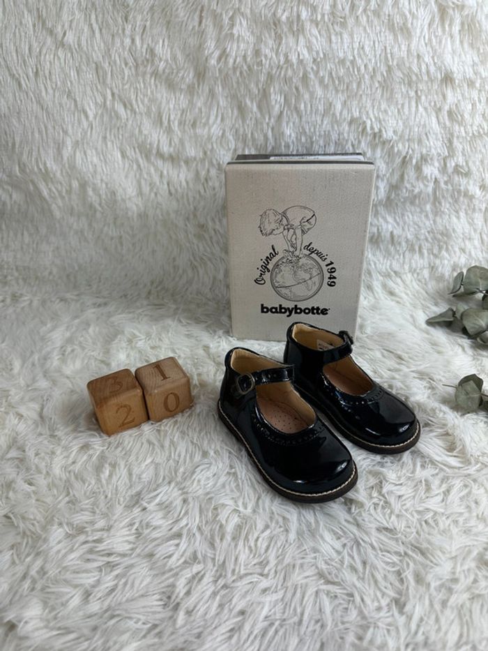Paire de babies coloris noir Babybotte taille 20