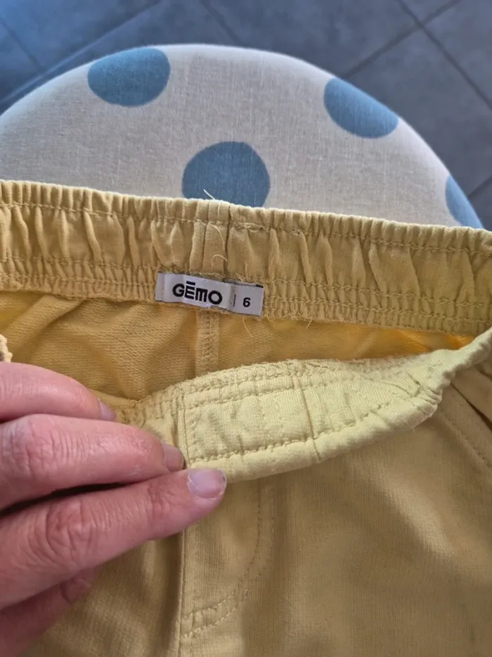 Short jaune - photo numéro 2
