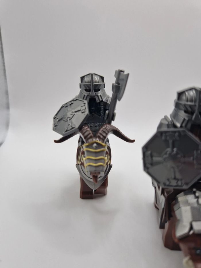 Figurines type lego 4 guerriers nains avec leur montures seigneur des anneaux / hobbit - photo numéro 4
