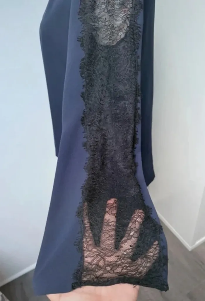 Blouse bleu marine et dentelle taille M ou 38 Zara - photo numéro 3