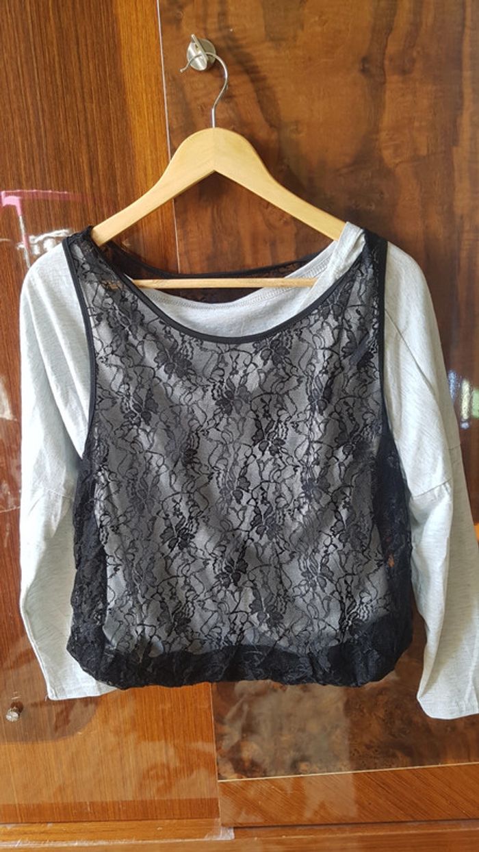 Tee shirt manche longue gris avec dentelle noir