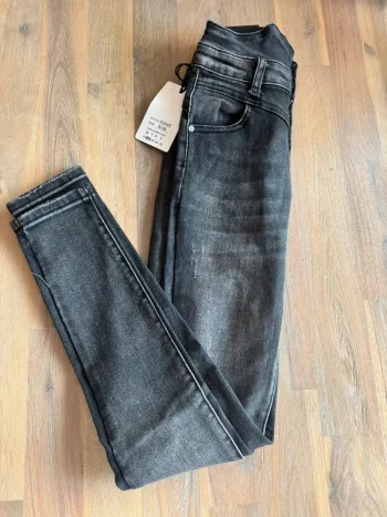 Jean noir taille haute