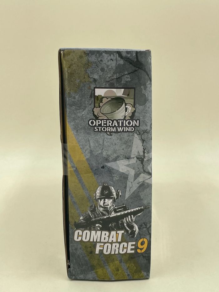 Coffret figurine + véhicule militaire combat Force 9 neuf - photo numéro 3