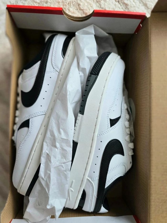 Basket Nike noir et blanche - photo numéro 5