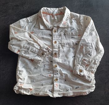 Chemises manches longues beige et motifs
Taille 18 mois
