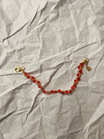 Bracelet fait main rouge doré