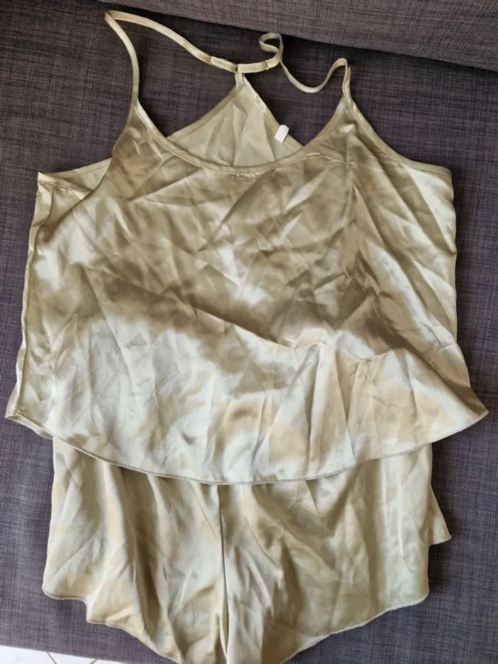 Ensemble pyjama vert olive en satin taille S - photo numéro 3