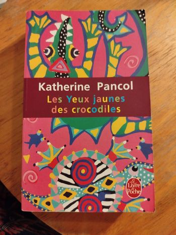 Les yeux jaunes des crocodiles