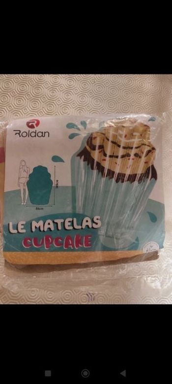 Matelas cupcake pour piscine