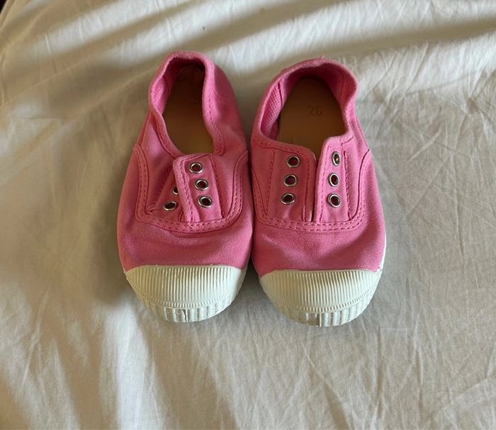 Tennis rose pale