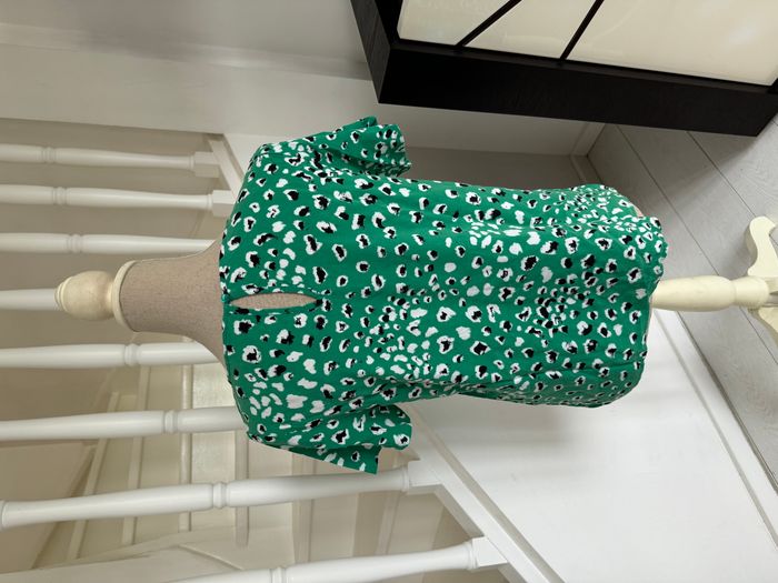 Blouse manches courtes Vila verte et motifs léopard noirs et blancs - photo numéro 3