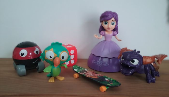 lot de petits sujets figurines et autres