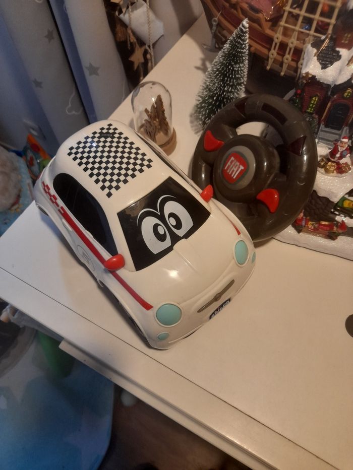 Voiture télécommandée