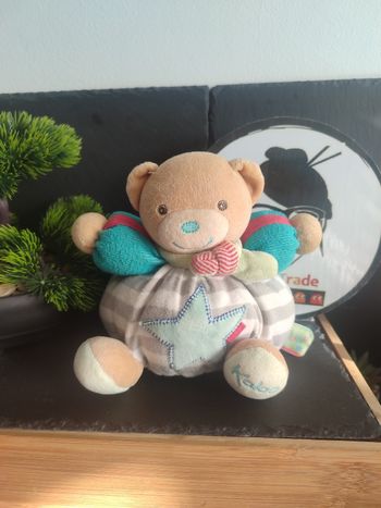 Doudou boule Ours kaloo rayé gris blanc bleu étoile peluche grelot marron Vert