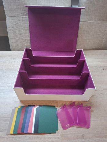 Boite rangement cartes Pokémon / Yu-Gi-Oh + 14 séparateurs , coloris blanc et violet