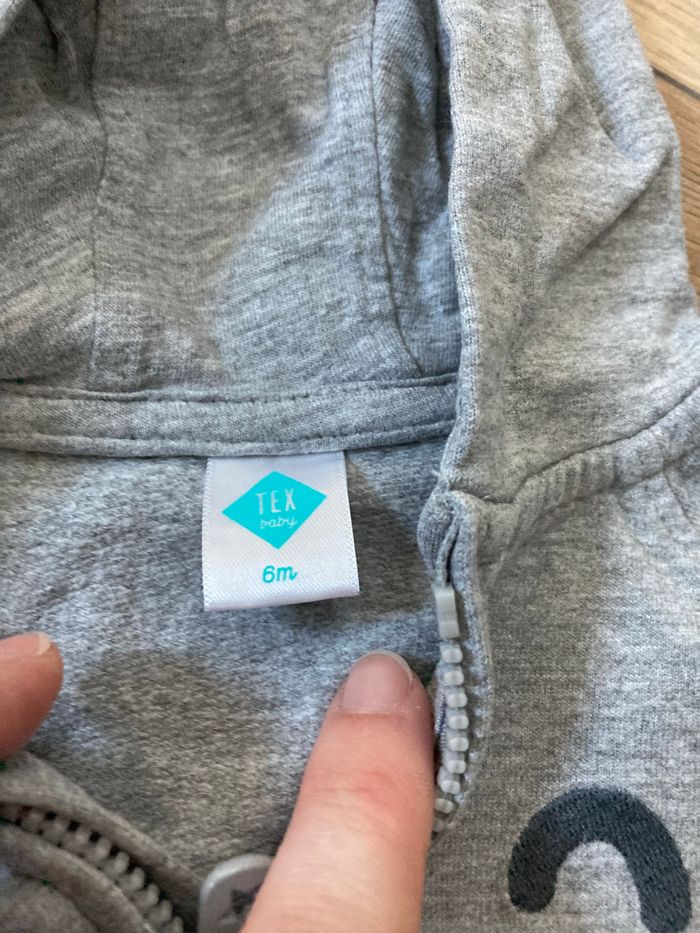 Gilet gris à capuche - photo numéro 3