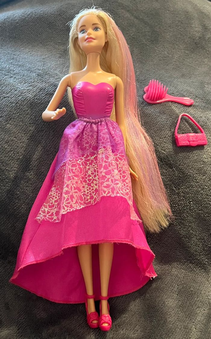 Poupée barbie en bonne état rose avec accessoires comme sur photo - photo numéro 3
