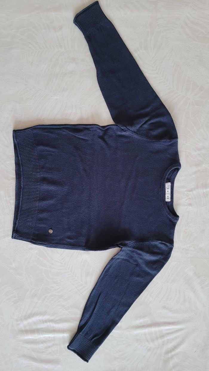 Pull bleu marine taille 4-5 ans