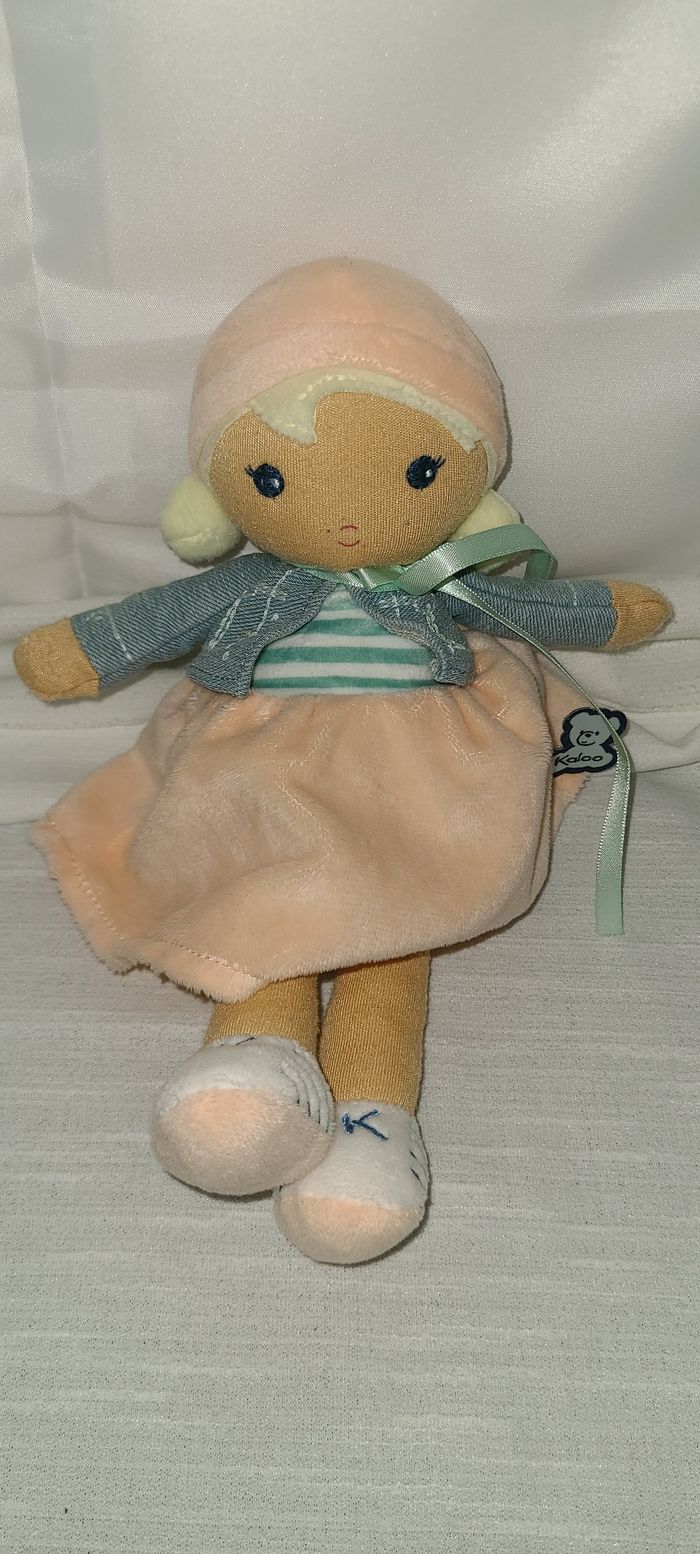 Peluche poupée KALOO fille Chloé robe beige veste jean - photo numéro 5