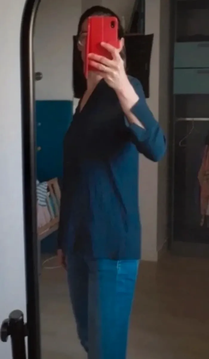Blouse col V manches 3/4 bleue marine Tommy Hilfiger 36 neuve - photo numéro 3