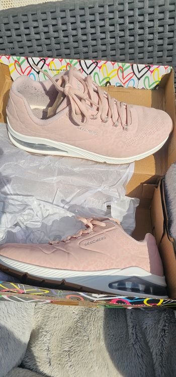 Basket rose Skechers mémoire de forme 40