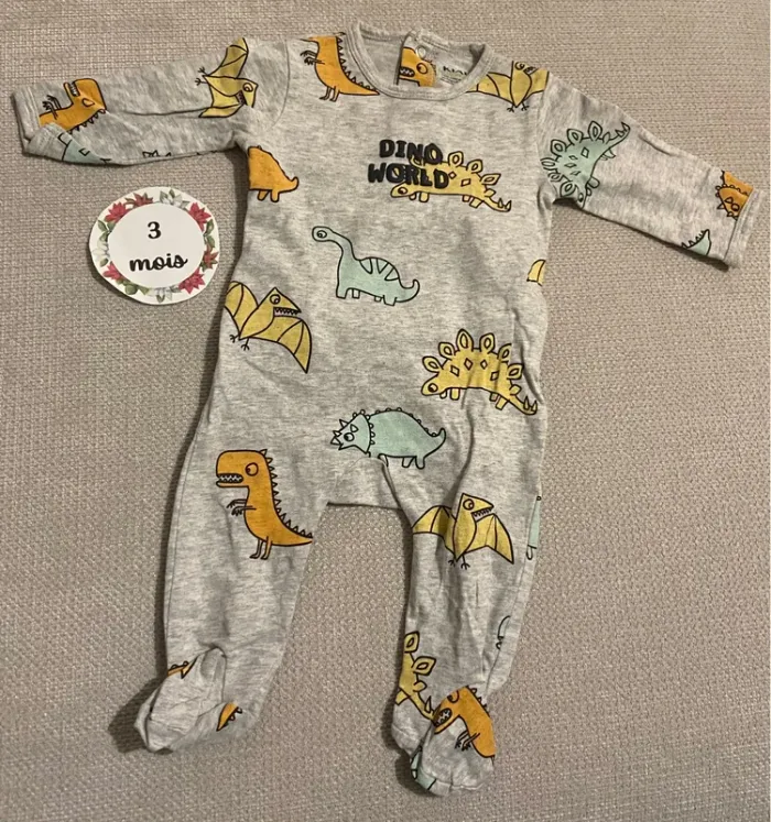 Pyjama taille 3 mois dinosaure
