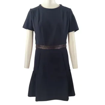 Robe courte cintrée bleu marine Pinko avec détail ceinture satinée A1143