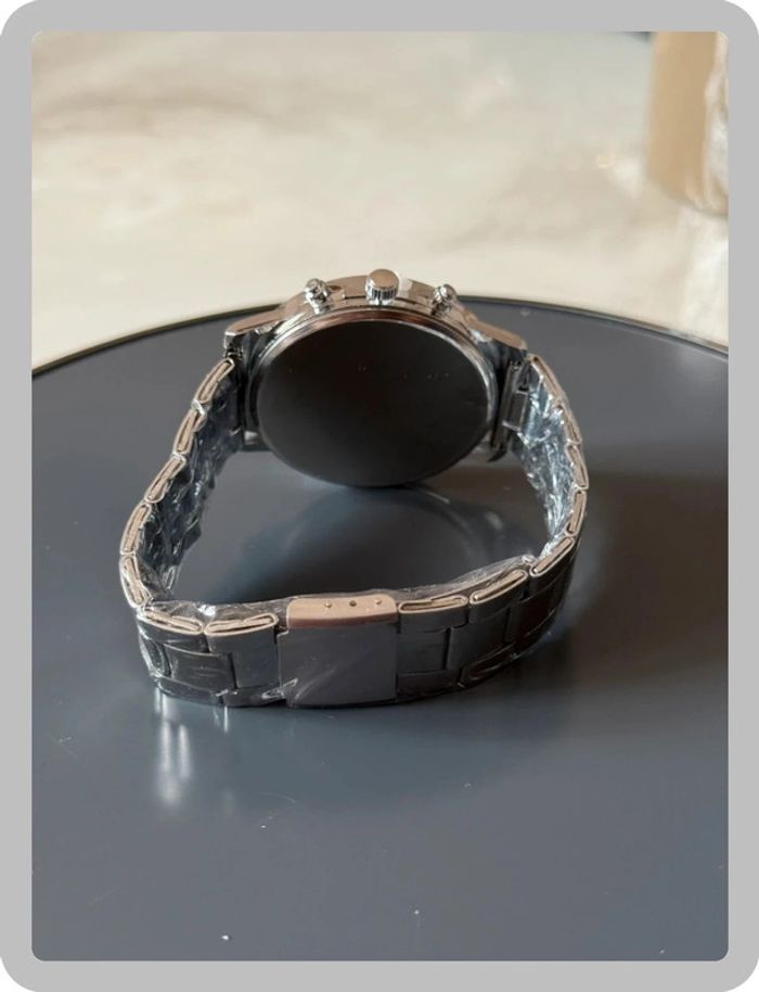 Montre à chaîne argentée à cadran noir - photo numéro 3