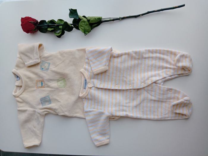 Lot de 2 pyjamas de naissance + 1 cadeau - photo numéro 2